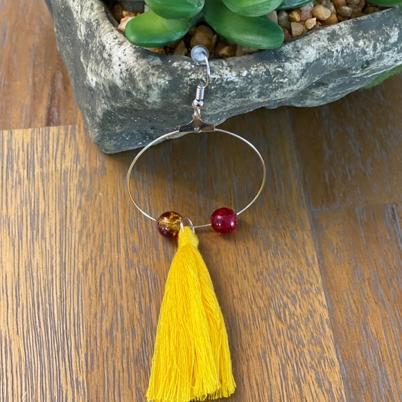 Hoops with tassels - Picture 4 of 8